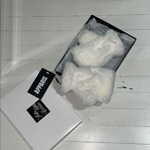 Apparis White Faux Fur Gloves